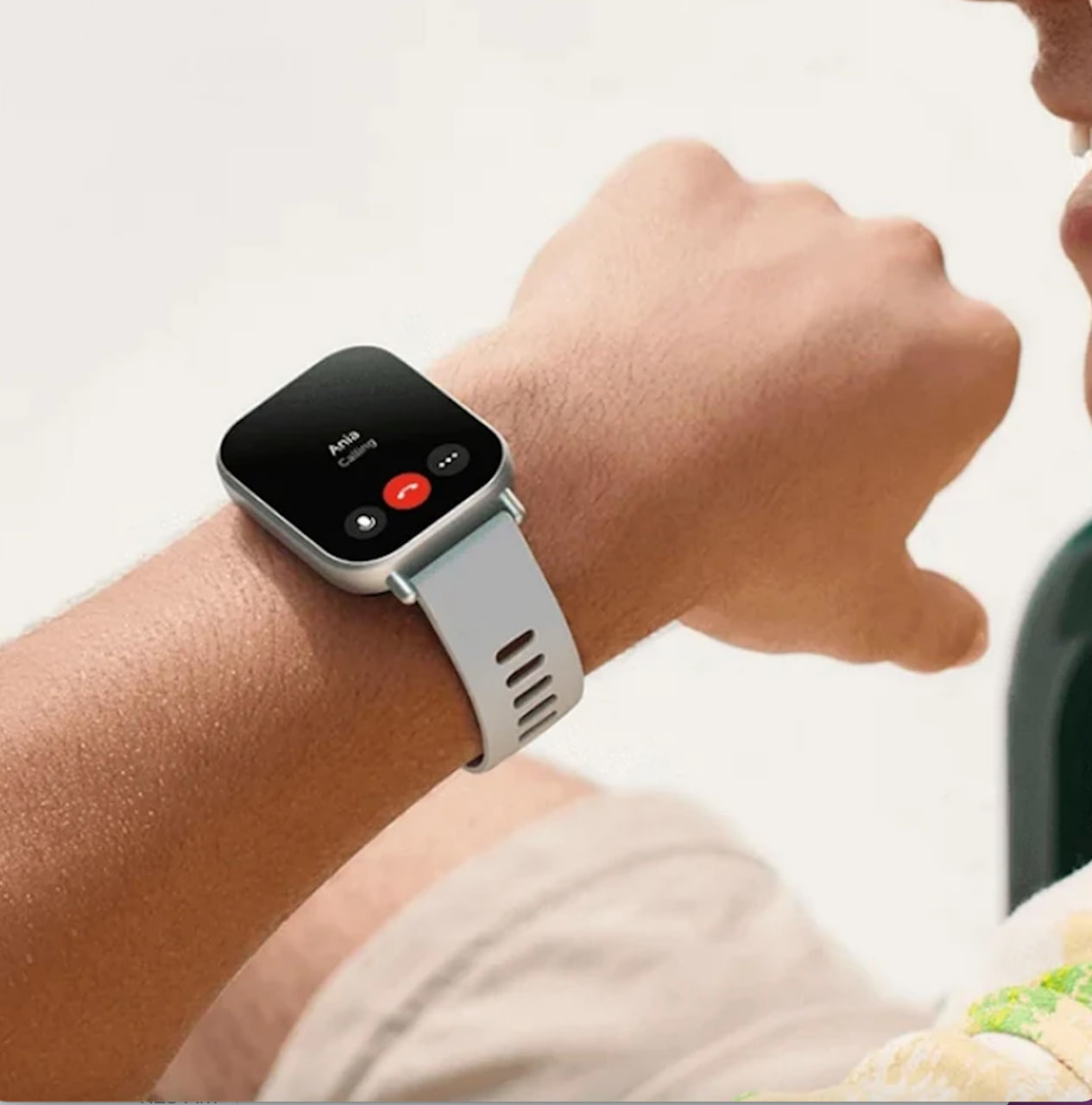 ساعت هوشمند شیائومی مدل Redmi Watch 5 Active - Global روی مچ کاربر
