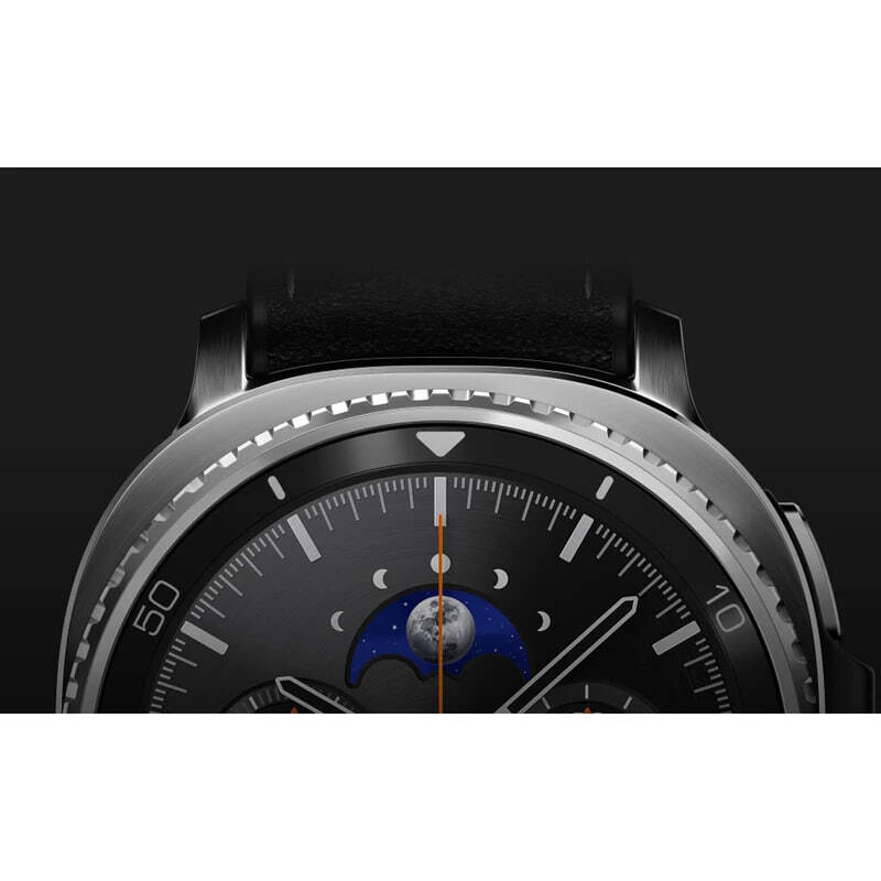 نمای نزدیک صفحه مشکی و قاب ساعت هوشمند Galaxy Watch8 Classic