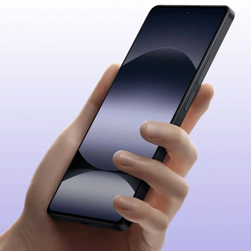 گوشی موبایل شیائومی مدل Redmi Note 14s دو سیم کارت ظرفیت 256 گیگابایت و رم 8 گیگابایت در دست کاربر