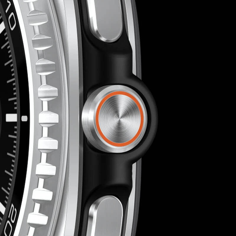 نمای نزدیک دکمه کناری و حلقه چرخان ساعت Galaxy Watch8 Classic